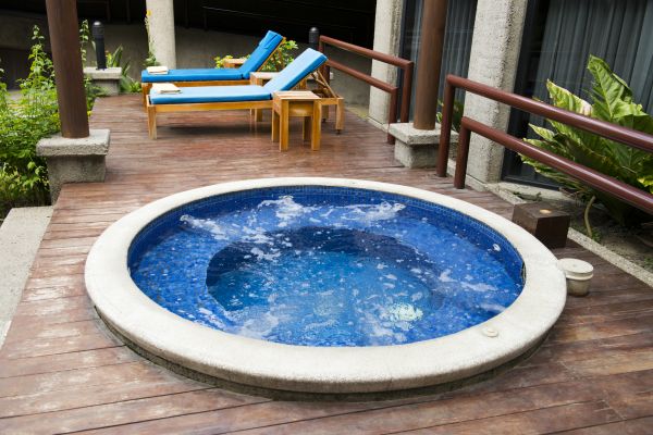 Cost of Hot Tub Deck Construction in Lynnwood