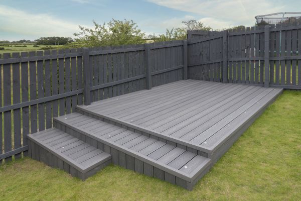 Cost of Vinyl Deck Construction in Lynnwood